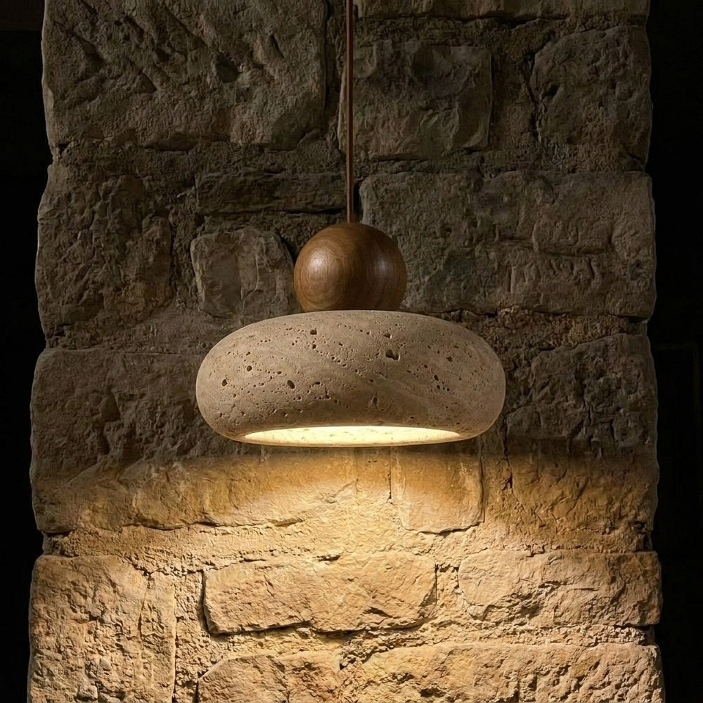 Suspension salon travertin, japonaise wabi-sabi, pierre Ø 15 cm - japonaise 06 mur de vieille pierre la nuit