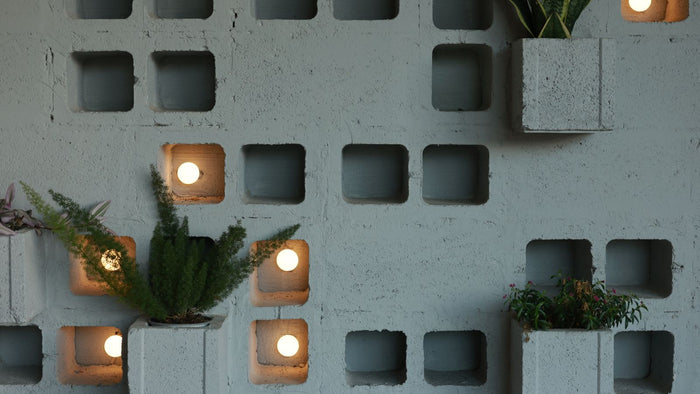 Éclairer un mur en béton ciré