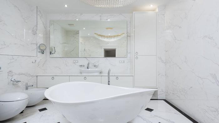 Lustre salle de bain et suspension : ce qui est permis, où et comment