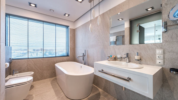 Plafonnier salle de bain : le guide complet (volumes, IP, lumens)