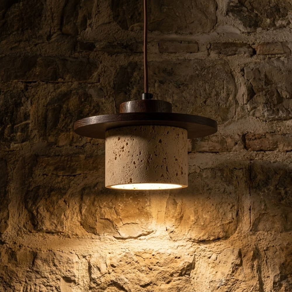 Suspension salon travertin et bois, salle à manger, Ø 20 cm - disque bois 06 mur de vieille pierre la nuit