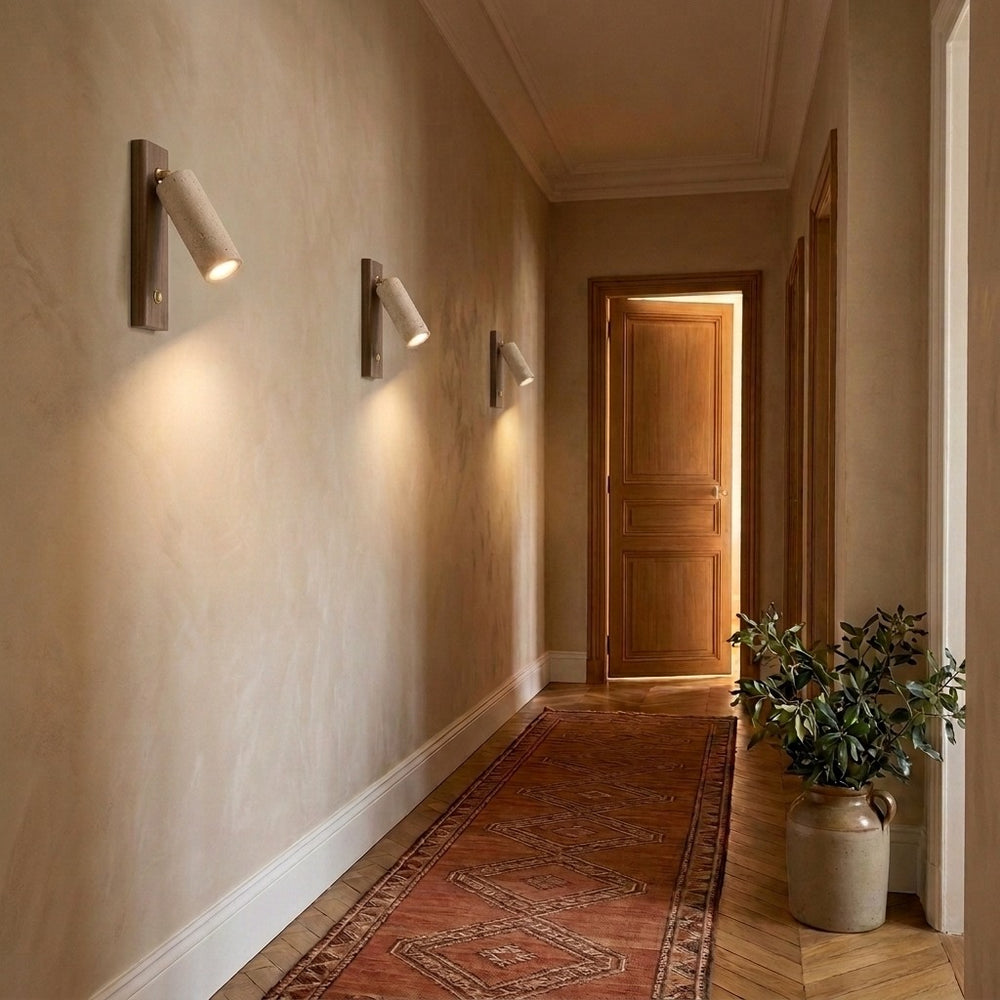 Applique murale liseuse travertin et bois, tête orientable - lio n couloir murs a la chaux #noyer