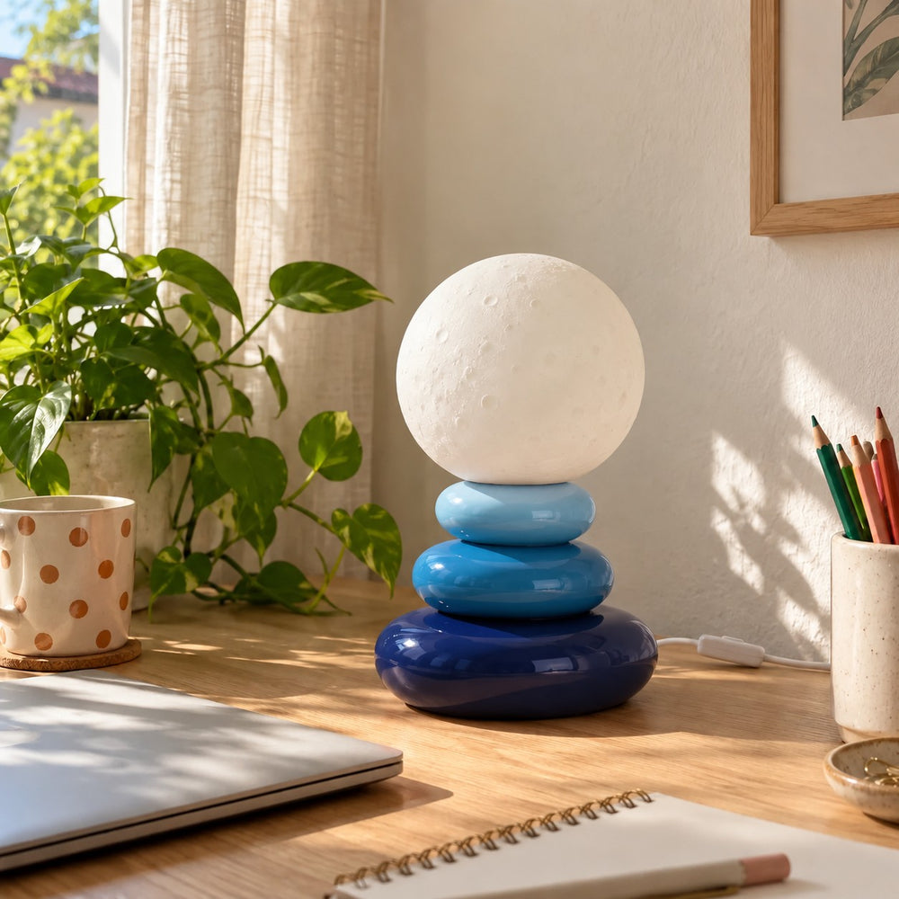 Lampe à poser galets empilés en céramique bleue, globe effet lune #bleu