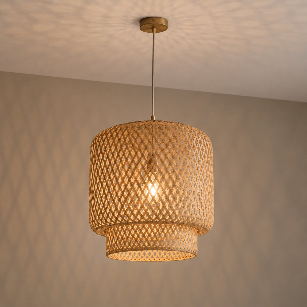 Plafonnier rotin et bambou tissé main, salon, Ø 30 cm - plafonnier bambou allume vue de face