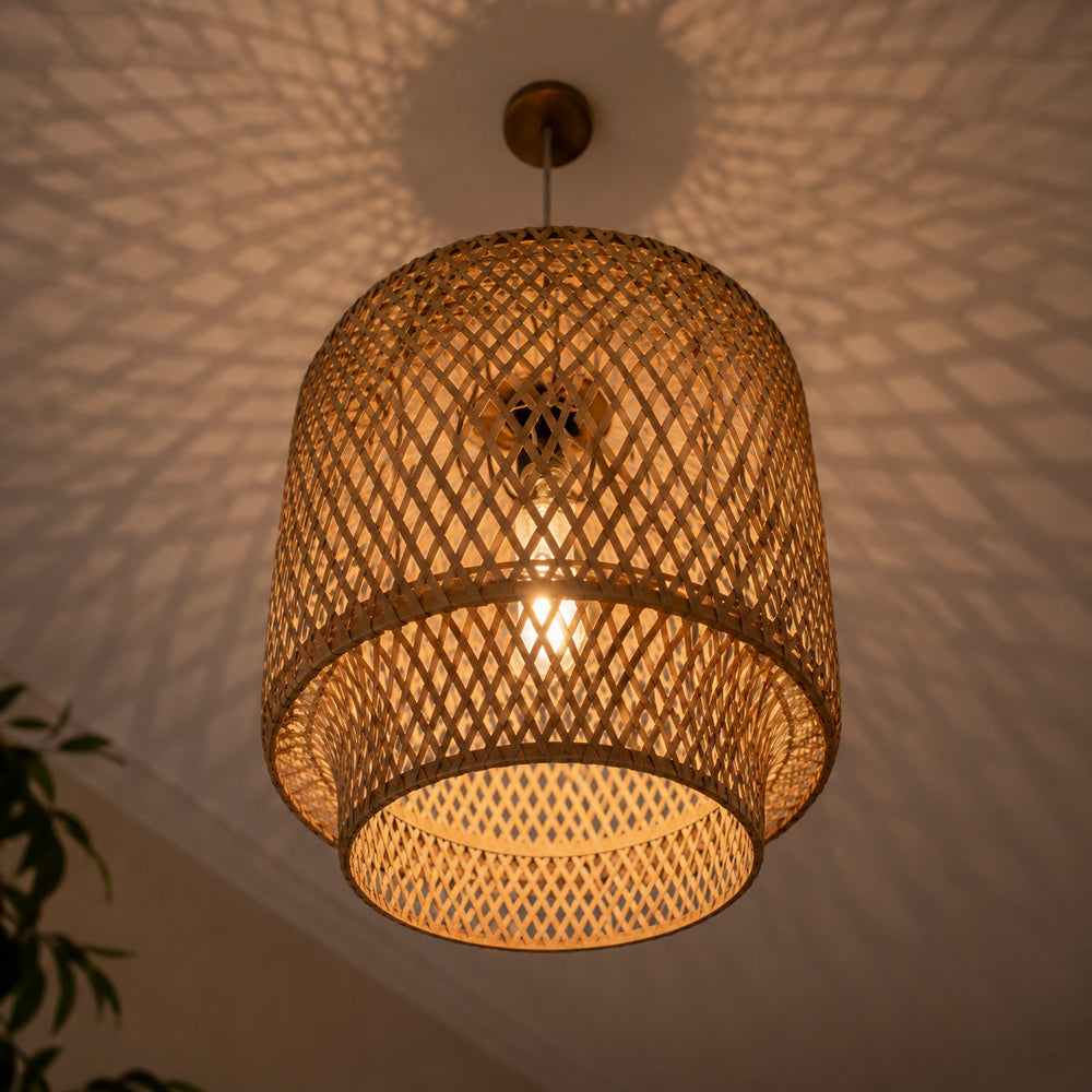 Plafonnier rotin et bambou tissé main, salon, Ø 30 cm - plafonnier bambou ombres en losanges au plafond